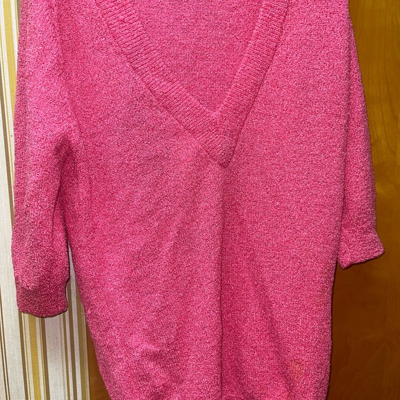 Amazing vintage quality in this pink lightweight comfortable sweater - Picture 6 of 9